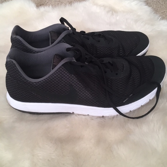 Other - NIKE MENS SHOES 10.5W